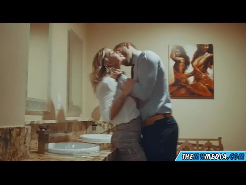 ❤️ когда грудастая блондинка соблазняет тебя в общественном туалете ❤️ Порно у нас ️
